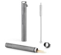 TISUR Soporte de Palillos de Dientes de Titanio portátil, Impermeable, de Metal, con Llavero pequeño y Mini Cepillo de Limpieza para púas de Dientes (Gris)