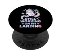 Todavía Trabajando en mi Aterrizaje Unicornio arcoíris Lindo PopSockets PopGrip Adhesivo