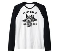 Todos los días abrazan el día de tu perro Terrier escocés Camiseta Manga Raglan