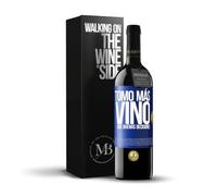 «Tomo más vino que buenas decisiones» Mensaje en una Botella. Vino Tinto Premium Reserva 12 Meses + Gift Box. Etiqueta Azul PERSONALIZABLE