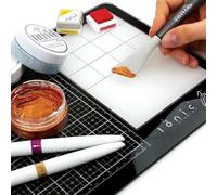 Tonic Studios Tim Holtz Tabla de Corte Vidrio 40 x 26 cm - Travel Glass Media Mat para Diestros - con Bolsa Protectora, Tapete & Paleta - Antideslizante & Resistente a Calor y Humedad - Manualidades