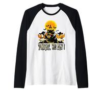 Tonight We Fly Funny Chicken Witches Halloween Humor Camiseta Manga Raglan