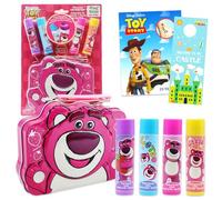 Toy Story Lotso - Juego de bálsamo labial con 4 tubos de bálsamo labial Lotso Bear con sabores afrutados, lata de transporte, tatuajes y más | Kit de bálsamo labial Toy Story para niños y niñas