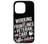 Trabajando en la primera línea del cuidado de veteranos y la enfermera de VA de café Carcasa para iPhone 13 Pro