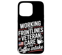 Trabajando en la primera línea del cuidado de veteranos y la enfermera de VA de café Carcasa para iPhone 15 Pro Max