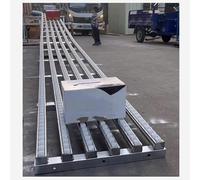 Transportador de rodillos de acero galvanizado ligero de 100 cm, resistente al óxido para almacenes, mercados, doc, aeropuertos, fábricas, diseño de 3 diapositivas para un manejo eficiente de