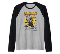 Tripe and Swipe Funny Zebra Kung Fu Martial Arts Cartoon Camiseta Manga Raglan