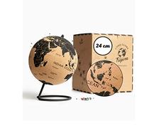 TRIPVEA Globo Terráqueo de Corcho 24 cm - Bola del Mundo con Chinchetas | Mapa viajero giratorio para marcar destinos, guardar recuerdos y decorar escritorios, estanterías o rincones de viaje