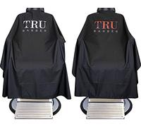 TRU BARBER Pack 2 Unidades Capa de Corte Peluqueria XXL Profesional, Cuello de silicona. Tela Poliester Impermeable Cierre a Boton. Ideal para Barberia, Peluqueria, Maquillaje, Salon Profesional.