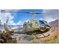 Trumpeter Kit de modelo de helicóptero utilitario Huey UH-1B a escala 1/35