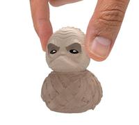 TUBBZ Monsters La Momia Pato Horror Merch Figura Mini 5cm | Producto oficial Universal Monsters, pato La Momia Mini con mini banera. Regalo para fans del terror clasico.