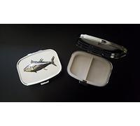 Tuna F43 hecho de peltre inglés fino en una pastilla rectangular de metal plateado de viaje