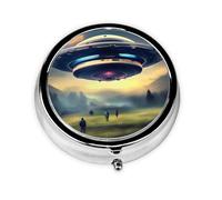 UFO Landing Este pequeño pastillero redondo es un organizador portátil de medicamentos de viaje con tres compartimentos para almacenar medicamentos diarios.