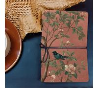 Un cuaderno de cuero a , y práctico, con aves, flores, hojas y , para estudiar, dibujar y regalar en festivales.