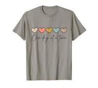 Un día a la vez Corazones coloridos Conciencia de la salud mental Camiseta