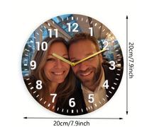 Un reloj de pared de madera personalizado con foto que , , , las memorias y en un solo reloj. Funciona silenciosamente y proporciona y curación, lo que lo adecuado para salas de estar y oficinas.