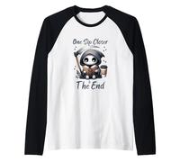 Un sorbo más Cerca del Final: Amante de los Libros de café de Grim Reaper Camiseta Manga Raglan