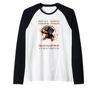 Un Verdadero Hombre Juega con su Divertido Perro Salchicha Weiners Camiseta Manga Raglan