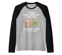 Una Mujer no Puede Sobrevivir Solo en Libros Que Necesita Hilo de Ganchillo Camiseta Manga Raglan