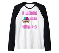 Una Mujer no Puede Sobrevivir Solo en Libros Que también Necesita Hilo A Camiseta Manga Raglan