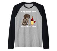 Una Mujer no Puede Sobrevivir Solo en Vino Ella también Necesita un GSP Camiseta Manga Raglan