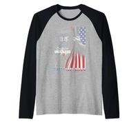 Una nación bajo Dios Trump 2024 Dios Bandera estadounidense Camiseta Manga Raglan