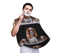 Una perra Cavalier King Charles Spaniel con sus cachorros, Babero de afeitar para hombre, delantal para barba, recogedor de pelo de barba para hombre 107x73cm