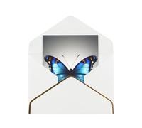 Una tarjeta de felicitación con estampado de mariposa azul, doblada a la mitad de las tarjetas para cumpleaños, bodas, fiestas.