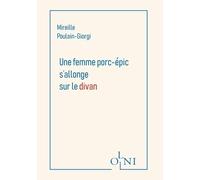 Une femme porc-épic s'allonge sur le divan