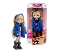 UNIQUE EYES - Amy Fashion Doll, muñeca de Pelo Largo y Moreno para peinar, Vestida con Estilo Cool, y Ojos Que te siguen, para niñas y niños Desde 3 años, 4 Modelos Diferentes, Famosa (MYM12100)