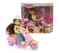 UNIQUE EYES - Sophia Fun Ride, muñeca Fashion de Pelo Largo, te Sigue con los Ojos, y Moto Scooter Rosa con Maletero Que se Abre y Muchos Accesorios, Casco y Pegatinas para Decorar, Famosa (MYM11300)