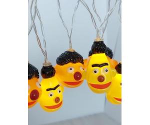 United Labels Barrio Sésamo Ernie y Bert Luces LED 2m con 10 LEDs blanco cálido a pilas decoración para interior conexión USB-C