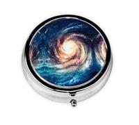Universe Milky Way Galaxy. Este pequeño pastillero redondo impreso es un organizador portátil de píldoras y vitaminas perfecto para bolsillos, bolsos y viajes.