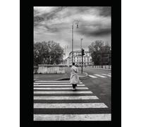 Urban Solitude: A photographic exploration of loneliness in the city (Fotografia in bianco e nero)