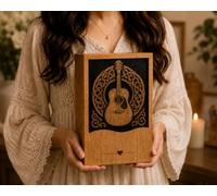 Urna conmemorativa de guitarra personalizada, caja de urna de cremación de madera hecha a mano, recuerdo de nudo celta grabado personalizado, en caja conmemorativa de memoria amorosa, regalo de