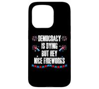 US Democracy is Dying But Hey Nice Fireworks 4th of July USA Carcasa para iPhone 15 Pro