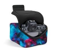 USA Gear Funda Camara DSLR/SLR Medianas, Estuche Neopreno Acolchado, Compatible Sony A7 V, Canon EOS R6 Mark II, Nikon Z 6III y mas, Bolsillo Accesorios con Cremallera, Trabilla Cinturon (Galaxia)
