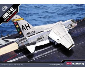 USN F-8E VF 162 The Hunters Fighter 1:72 Plástico Modelo Kit Academy