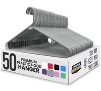 Utopia Home Perchas de Plástico Grises 50 Paquetes con Ganchos - Perchas Blancas Resistentes y Duraderas Que Ahorran Espacio para Abrigos, Faldas, Pantalones, Vestidos, Etc