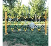 Valla retráctil con ruedas para control de tráfico y orientación al visitante. Versátil y fácil de usar