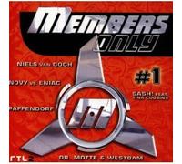 Various - Dance Club Sounds (CD Compilation, 39 Tracks, Various, Diverse Artists, Künstler) DJ Tonka - She Knows You / Michi Lange - Brothers & Sisters / DJ Sakin & Friends - Protect Your Mind (Braveheart) / DJ Mo Vs. Marc De Clarq - Eternity / Miss Kittin & The Hacker - 1982 u.a.