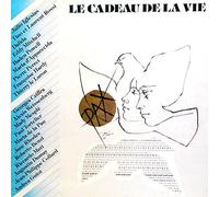 Various - Pathé Marconi UV 7 - Le Cadeau De La Vie 1981 - Julio Iglesias/Elle, Tino Rossi & Laurent Rossi/ Chantons La Même Chanson, Dalida/Il Pleut Sur Bruxelles, Eddy Mitchell/Couleur Menthe A L'Eau , Baden Powell/Maria D'Apparecida, PierrePerret/ Amour, Liberté, Vérité, Françoise Hardy/Minuit, Minuit, Thierry Le Luron/Thierry Féeries, Alexis Weissenberg/Rêve D'Amour (Franz Liszt), Mady Mesplé/Ecoutez Le Chant Des Cigales (André Messager), Jane Rhodes "Griserie" Extrait De La Perichole (Offenbach), Augustin Dumay & Jean-Philippe Collard "Berceuse" En Ré Majeur Op.16 (Gabriel Fauré), Georges Cziffra/Valse Brillante N°4 En Fa Majeur Op. 34 N°3 (Frédéric Chopin), Paul Tortelier & Maria De La Pau/Le Cygne (Camille Saint-Saëns), Andréa Guiot/Air De Micaela Extrait De Carmen, (Georges Bizet), Philarmonica Orchestra Directed By Riccardo Muti "O Fortuna" Extrait De Carmina Burana (Carl Orff) - Disque vinyle LP 33 tours (et non CD)