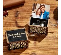 VEELU Regalos para Parejas Aniversario Caja de Música de Madera Personalizada - Grabado Antiguo con Canción, Foto y Texto - Regalo Romántico para Mujeres Hombres Novio, Novia, Esposo, Esposa