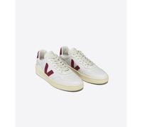 VEJA Zapatillas V-90. Color blanco/rojo