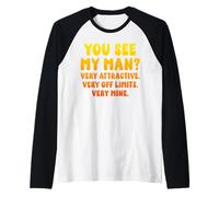 Ves a mi Hombre Muy Atractivo Muy Fuera de límites Muy mío Camiseta Manga Raglan