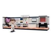 Vestuario del Real Madrid CF 30x11x10 cm, Conjunto de Construcción Oficial Infantil de 439 Piezas, Incluye Figura de Jugador y Pegatinas, Ideal para Niños de +7 Años - Neko Brands