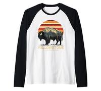 Viaje retro a Sunset Bison Yellowstone al Parque Nacional de EE. UU. Camiseta Manga Raglan