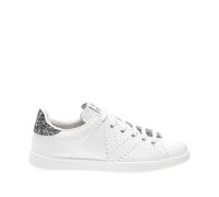 VICTORIA Zapatillas de piel y talonera en brillo. Color Blanco