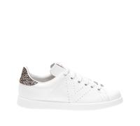 VICTORIA Zapatillas de piel y talonera en brillo. Color Blanco
