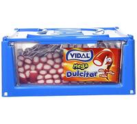 Vidal Golosinas Mega Dulcitar. Regaliz relleno tamaño XL con intenso sabor a fresa. Color rojo y su interior blanco. Bandeja 70 unidades.